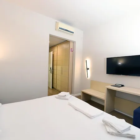 Libertas 酒店 Vlorë